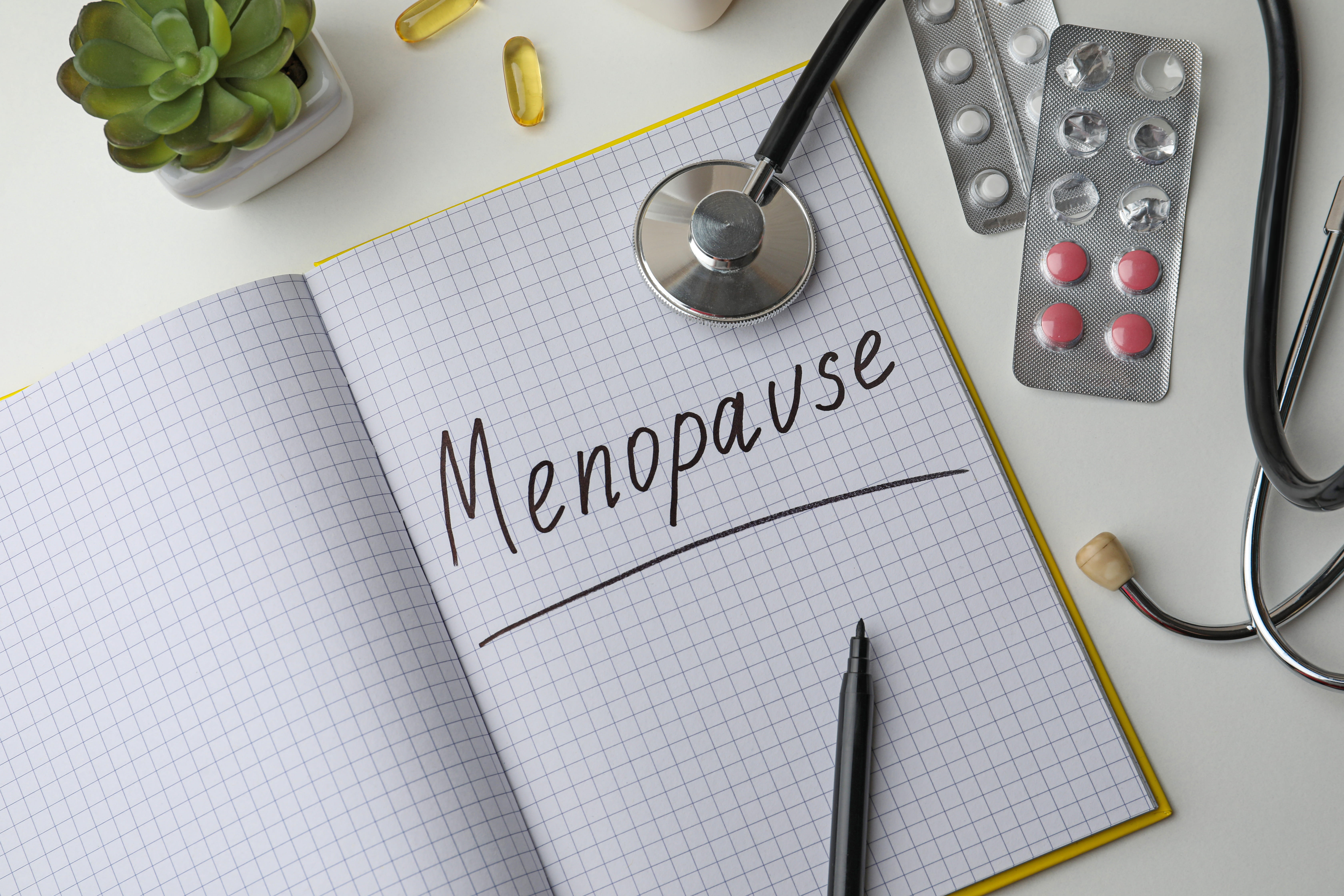 Menopozda hormon replasman tedavisinde  progesteron şart mıdır?